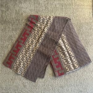 Fendi scarf 100% authentic and wool.